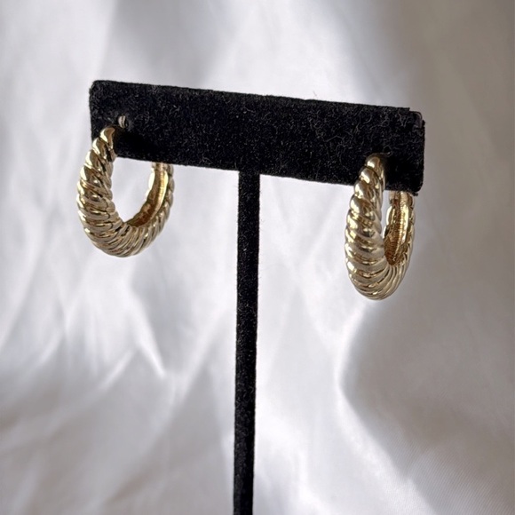 Vintage Gold Tone Textured Statement Earring Set Bow Button, Hoops & Drop Design - Picture 7 of 16